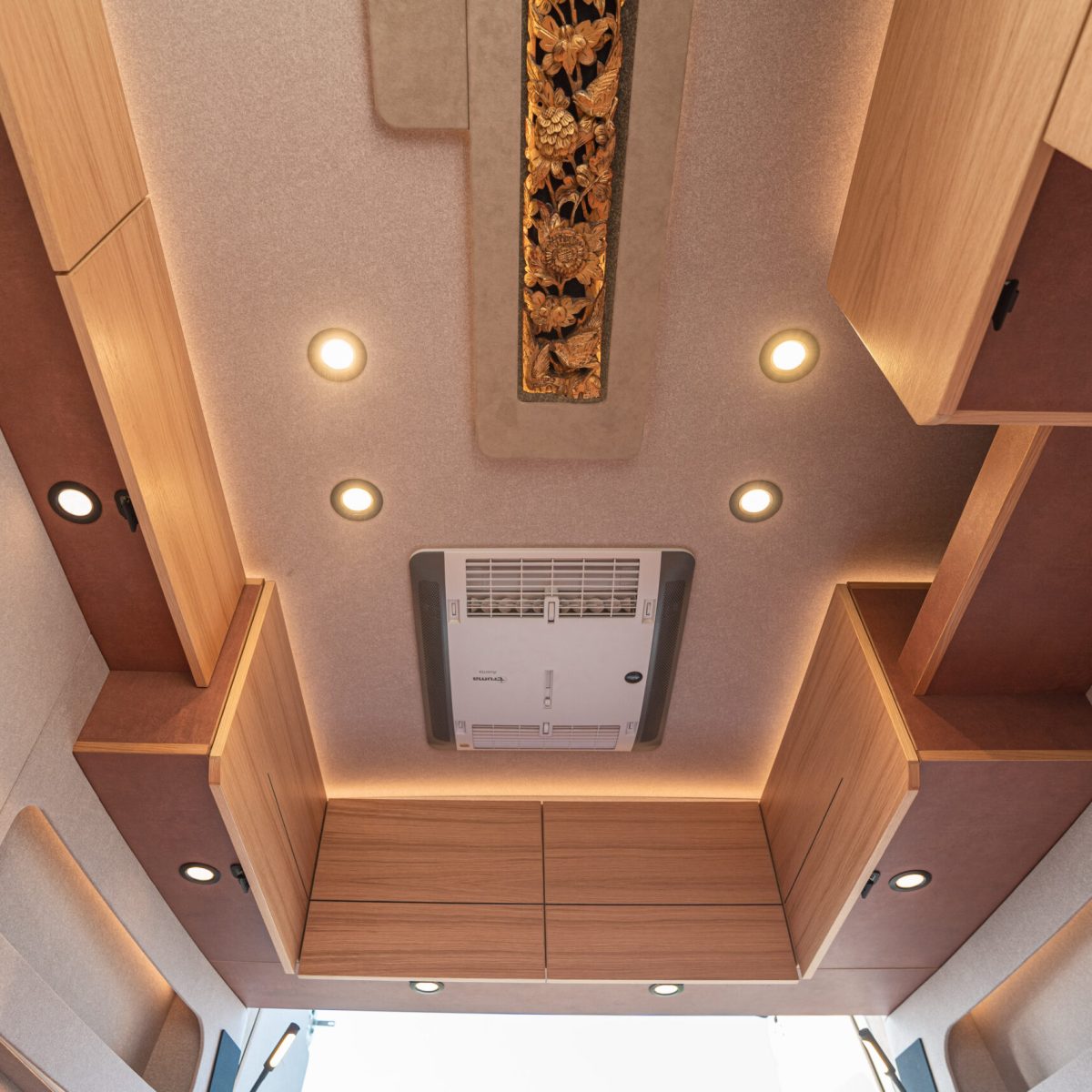 Individueller Innenausbau im 4x4 Camper von KIWI Van Manufaktur